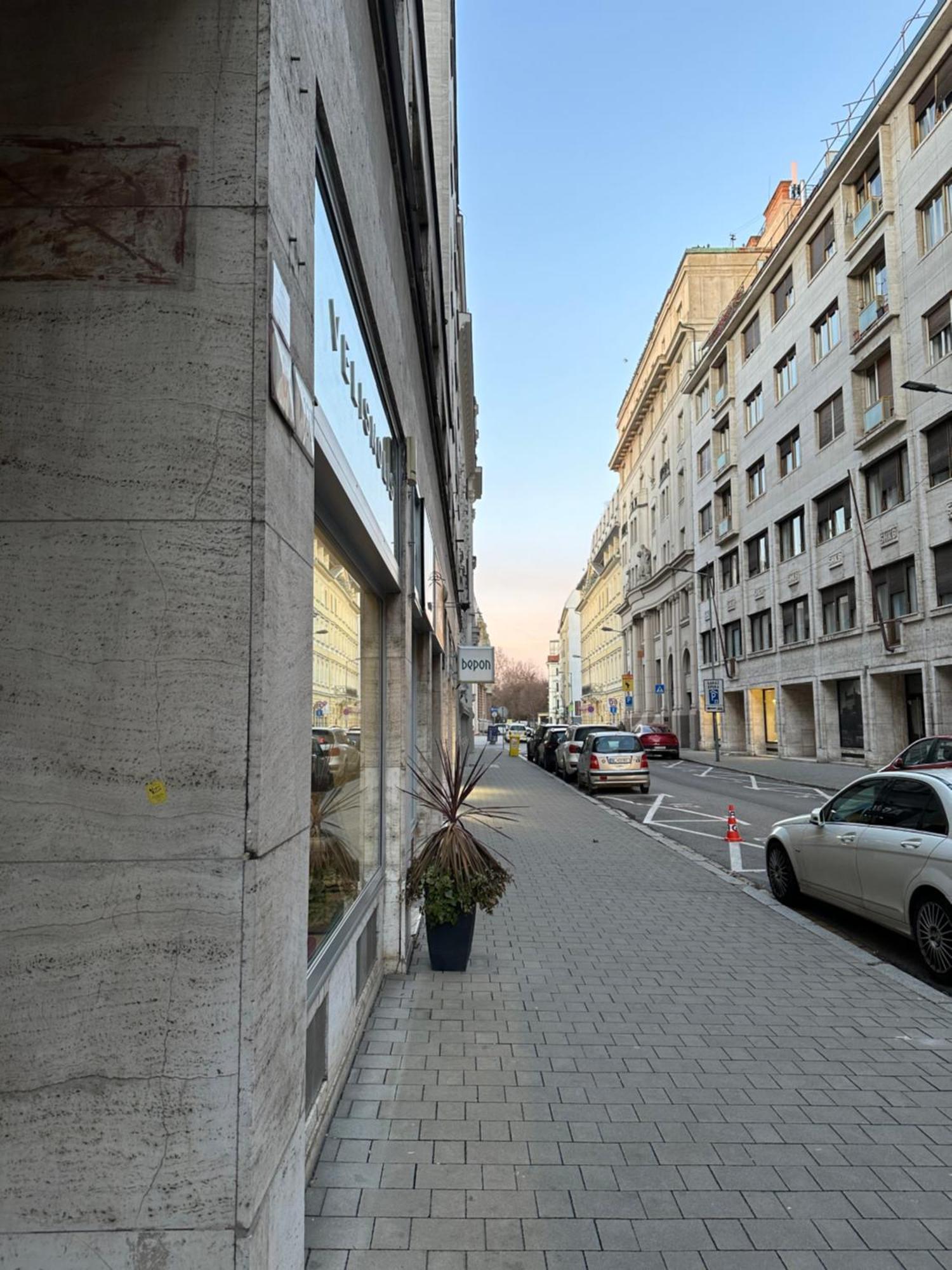 Bratislava Oldtown Apartment 130M2 ,60M2 Terrace And 2 Bathrooms Luaran gambar