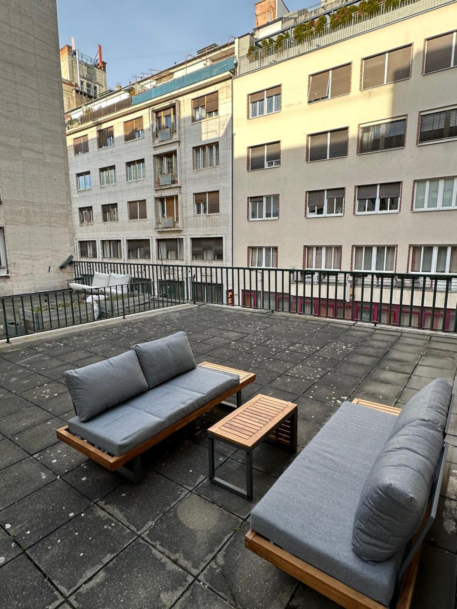 Bratislava Oldtown Apartment 130M2 ,60M2 Terrace And 2 Bathrooms Luaran gambar