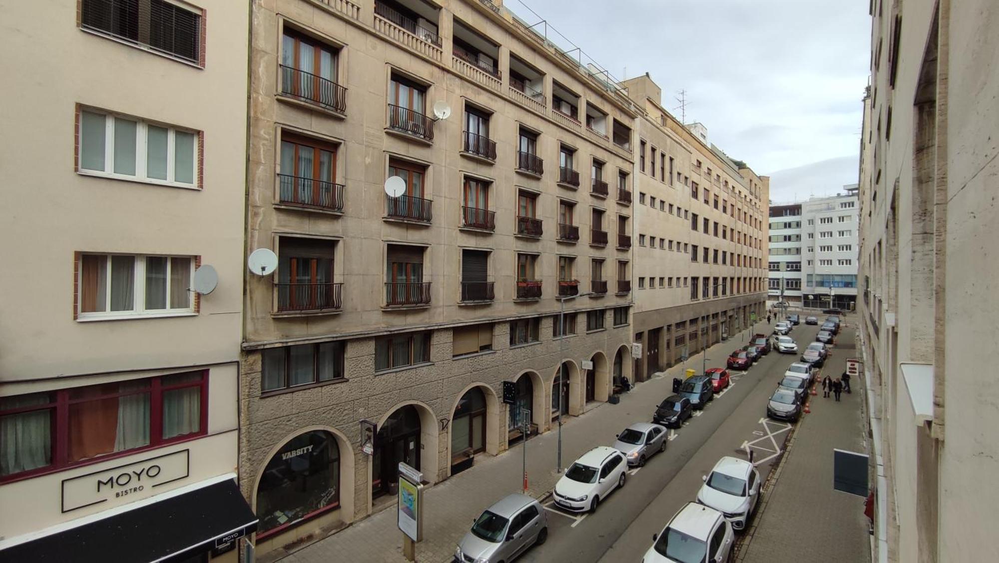 Bratislava Oldtown Apartment 130M2 ,60M2 Terrace And 2 Bathrooms Luaran gambar