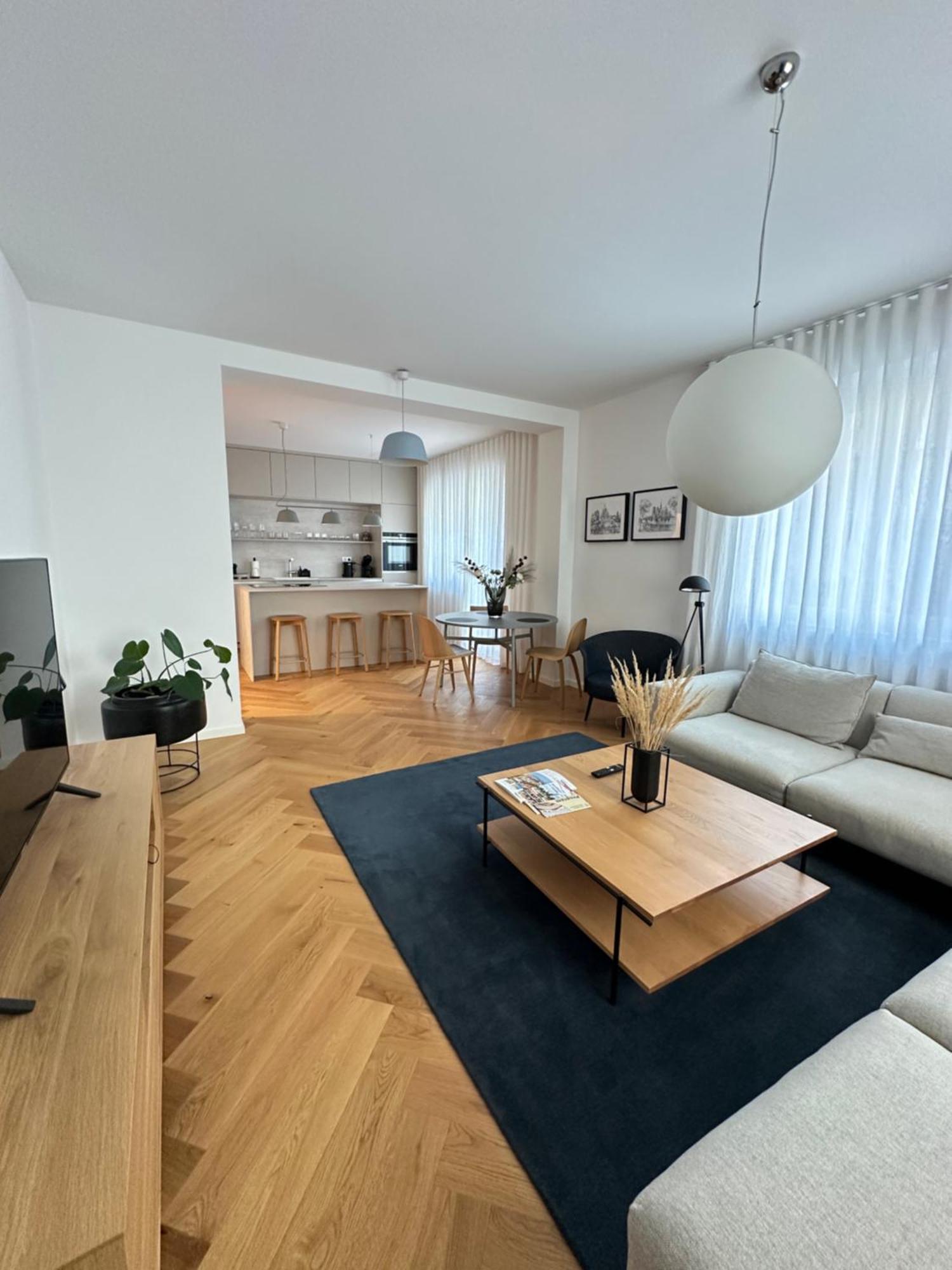 Bratislava Oldtown Apartment 130M2 ,60M2 Terrace And 2 Bathrooms Luaran gambar